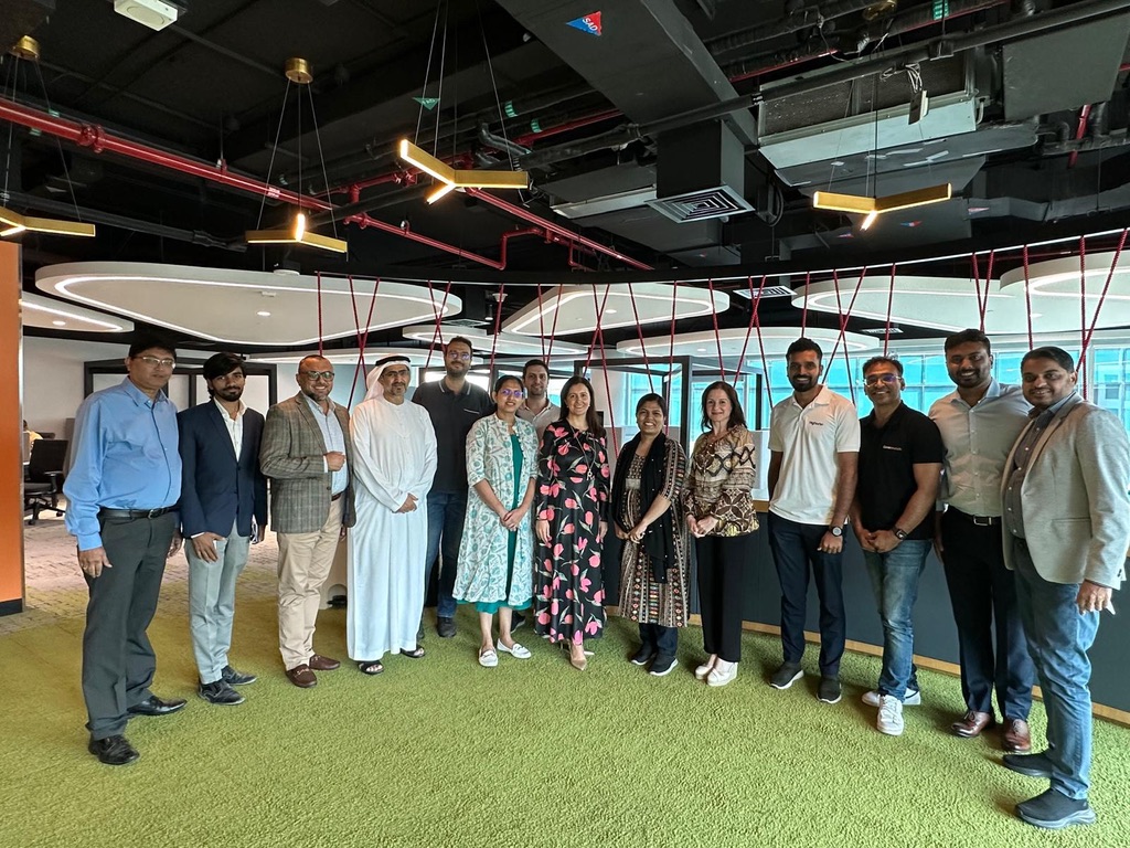 Photo de groupe des participants à la formation en leadership avec Dr. Rodica Zerguine à Dubaï, EAU — ARYS Executive Partners